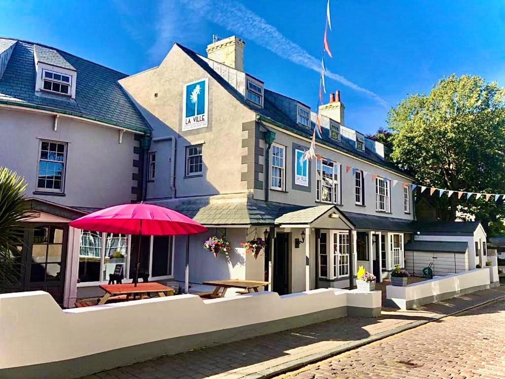 La Ville Hotel Braye Екстер'єр фото
